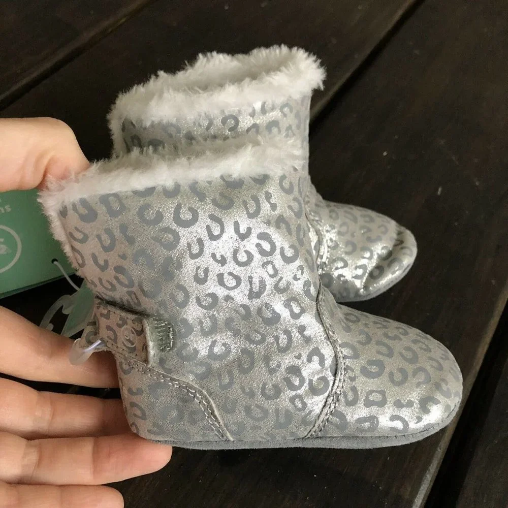 Girl’s Surprize by Stride Rite Boots Silver Leopard Faux Fur Size 6-12 Months